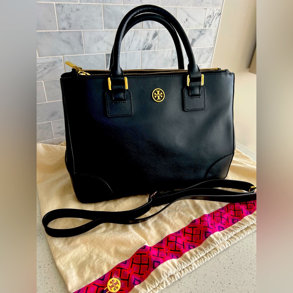 Tori Burch Black leather double zip
Tote